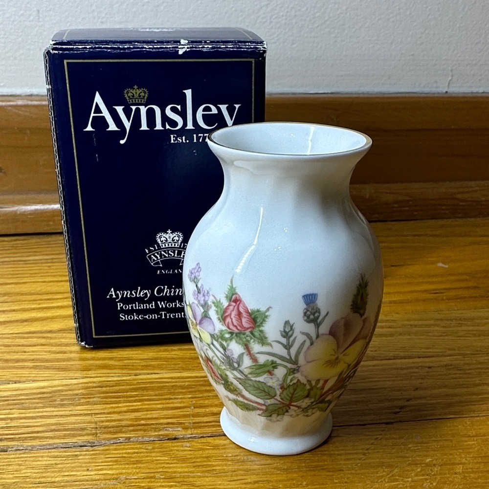 Aynsley Wild Tudor Small Vase